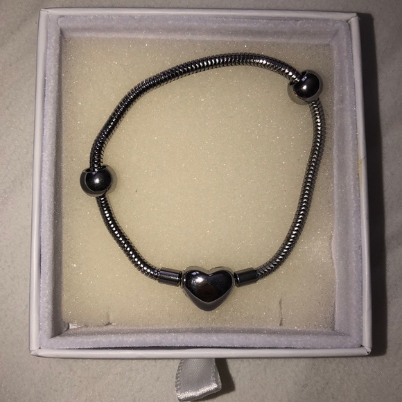 💗2 for $10💗Heart Clasp Bracelet - Picture 2 of 3